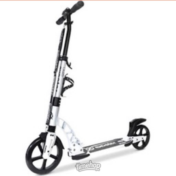 Scooter - Picture 3 of 3